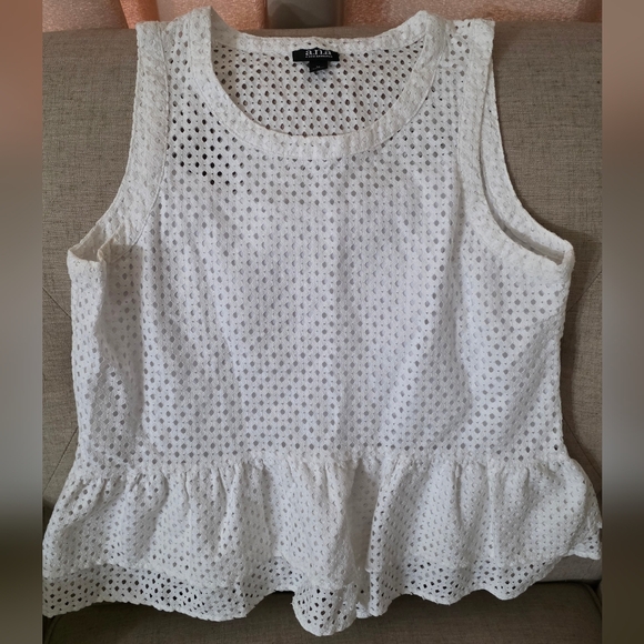 3 Sleeveless Tops - Picture 1 of 9